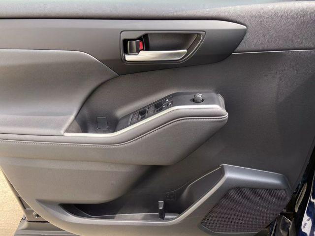 used 2021 Toyota Highlander car, priced at $38,800