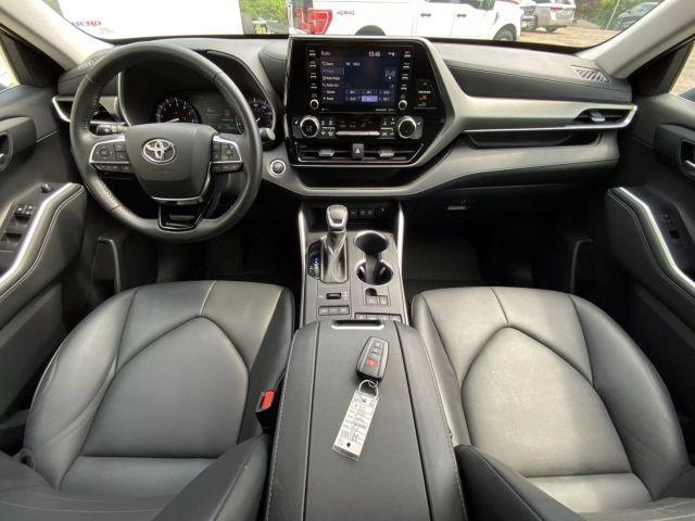 used 2021 Toyota Highlander car, priced at $38,800