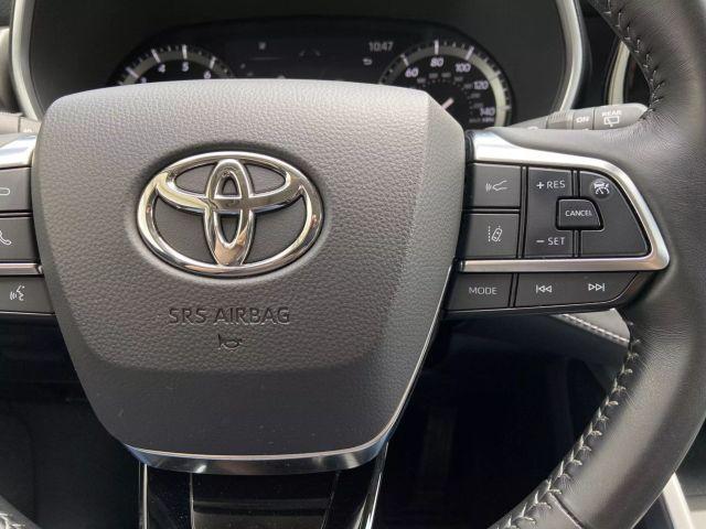 used 2021 Toyota Highlander car, priced at $38,800