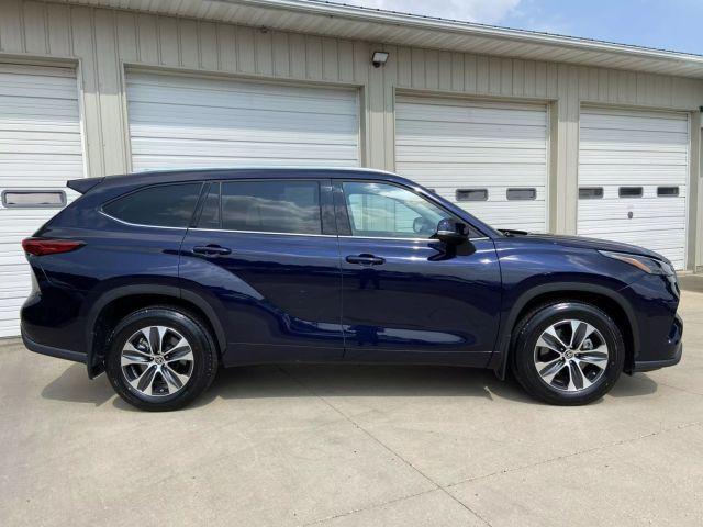 used 2021 Toyota Highlander car, priced at $38,800