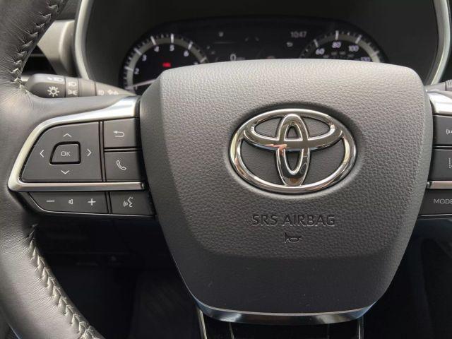used 2021 Toyota Highlander car, priced at $38,800