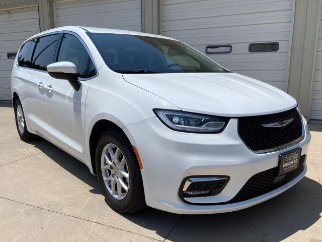 used 2023 Chrysler Pacifica car, priced at $27,800