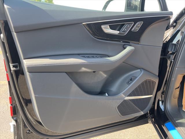 new 2025 Audi Q7 car, priced at $75,800