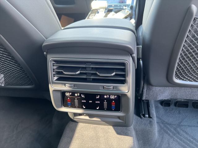 new 2025 Audi Q7 car, priced at $75,800