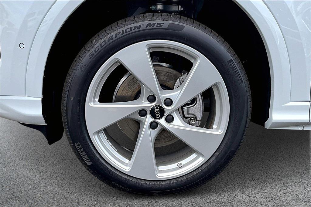 new 2025 Audi Q5 car, priced at $62,080