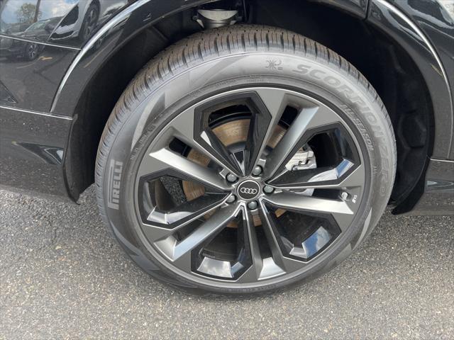 new 2025 Audi Q7 car, priced at $84,105
