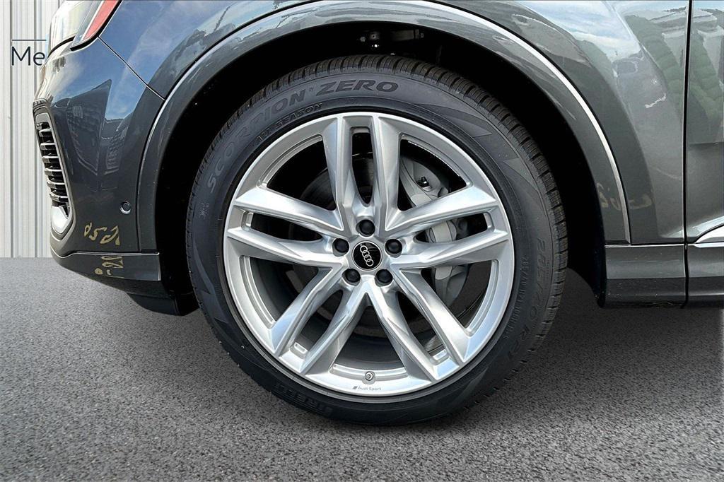 new 2025 Audi Q7 car, priced at $76,480