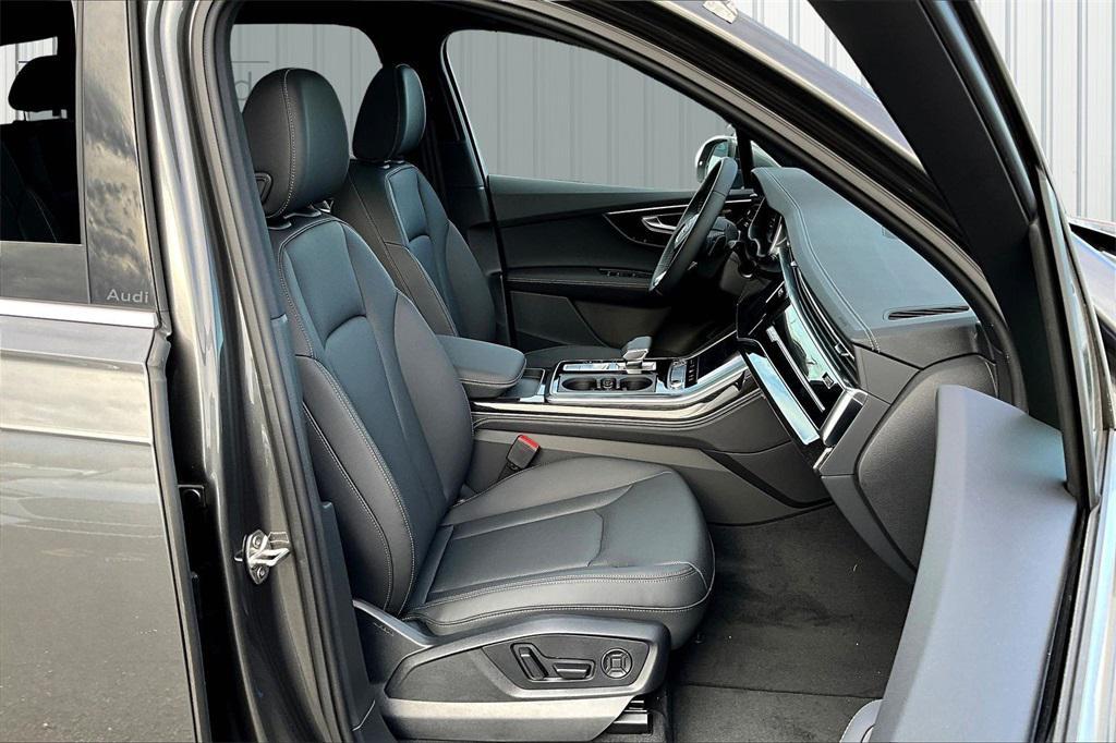 new 2025 Audi Q7 car, priced at $76,480