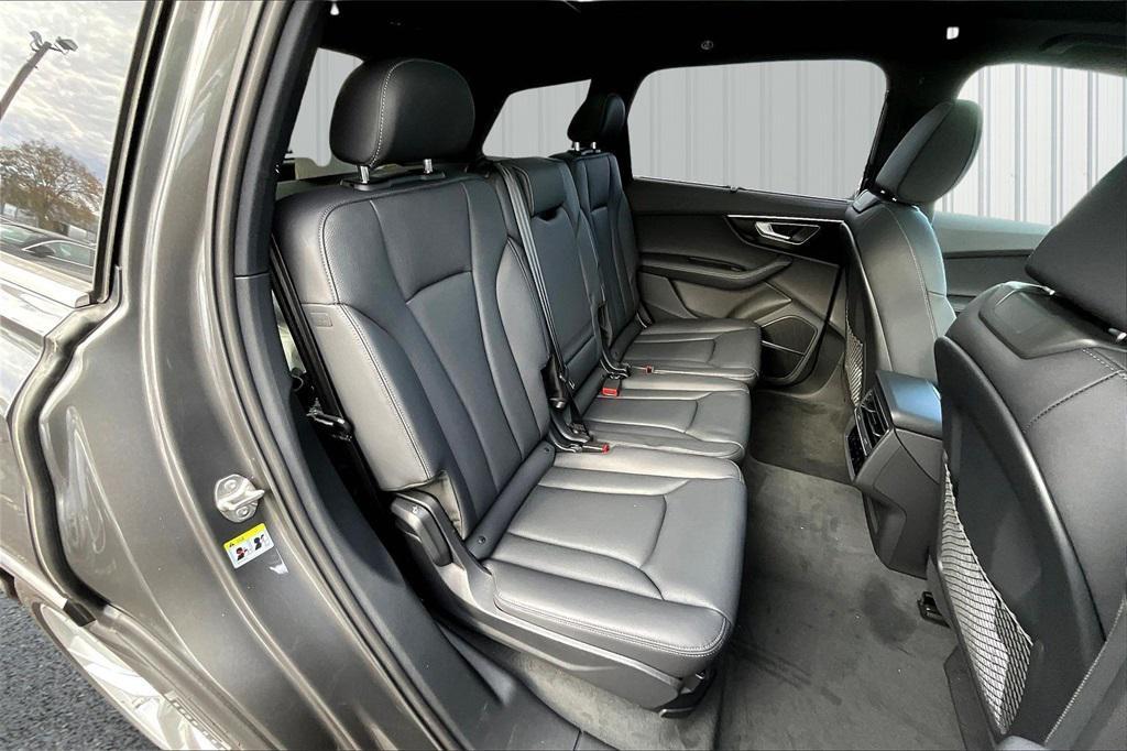 new 2025 Audi Q7 car, priced at $76,480