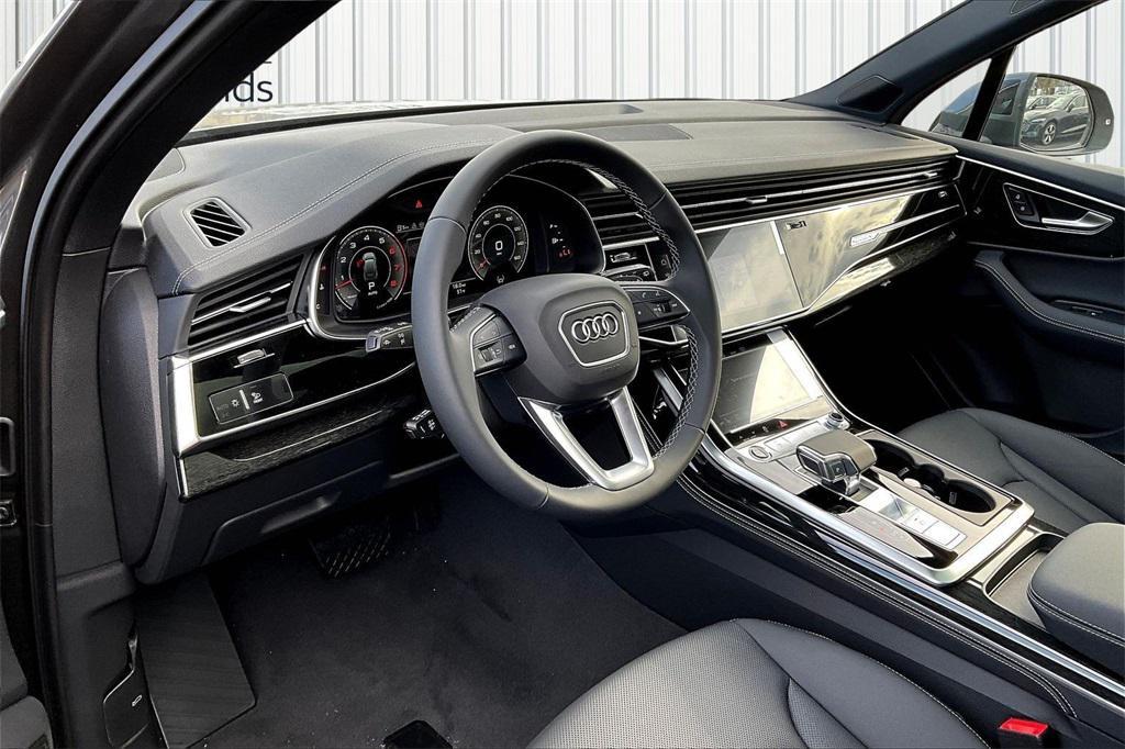 new 2025 Audi Q7 car, priced at $76,480