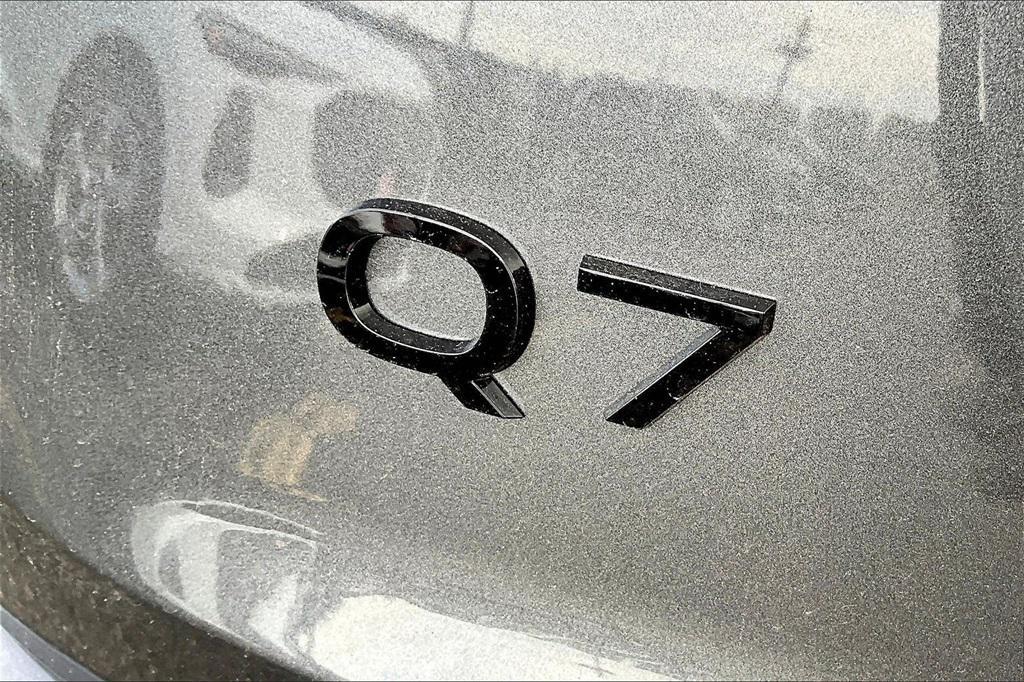 new 2025 Audi Q7 car, priced at $76,480