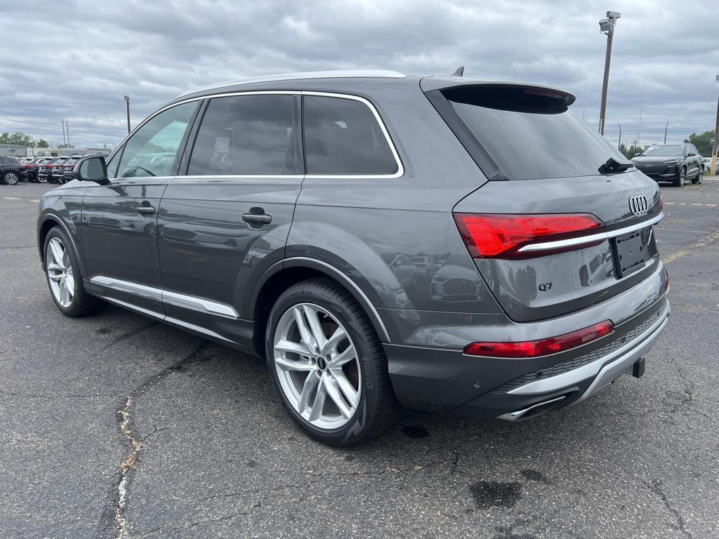 new 2025 Audi Q7 car, priced at $76,480