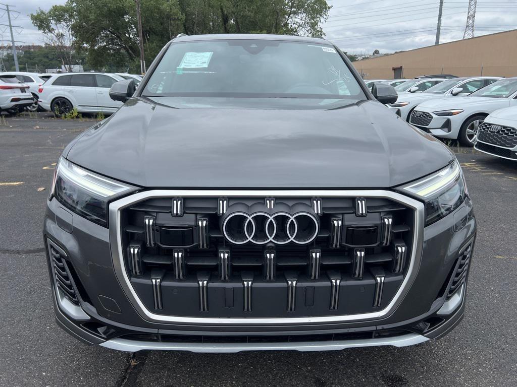 new 2025 Audi Q7 car, priced at $76,480