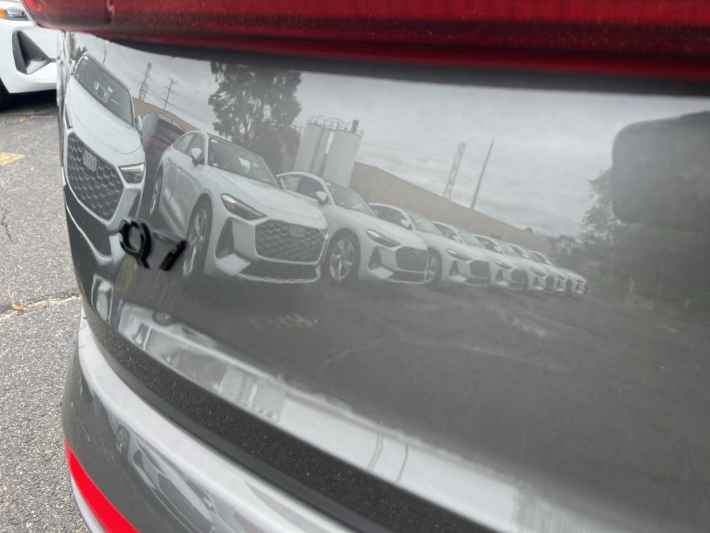 new 2025 Audi Q7 car, priced at $76,480
