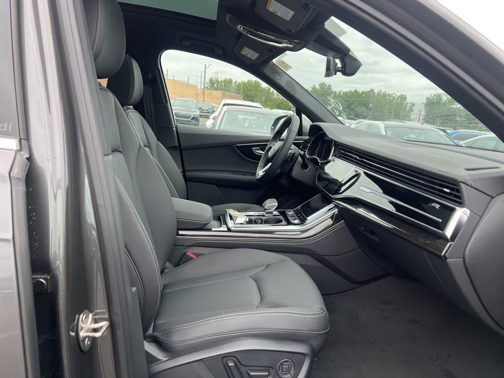new 2025 Audi Q7 car, priced at $76,480