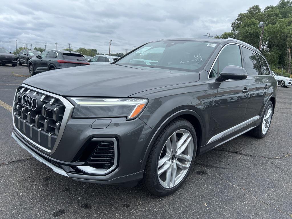 new 2025 Audi Q7 car, priced at $76,480