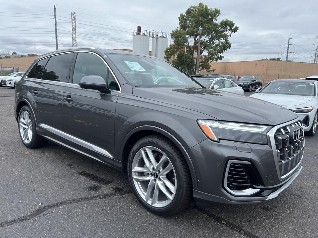 new 2025 Audi Q7 car, priced at $76,480