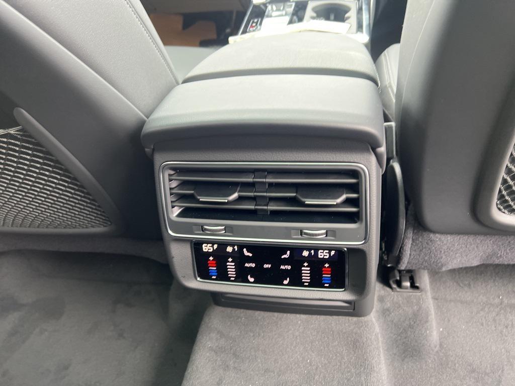 new 2025 Audi Q7 car, priced at $76,480