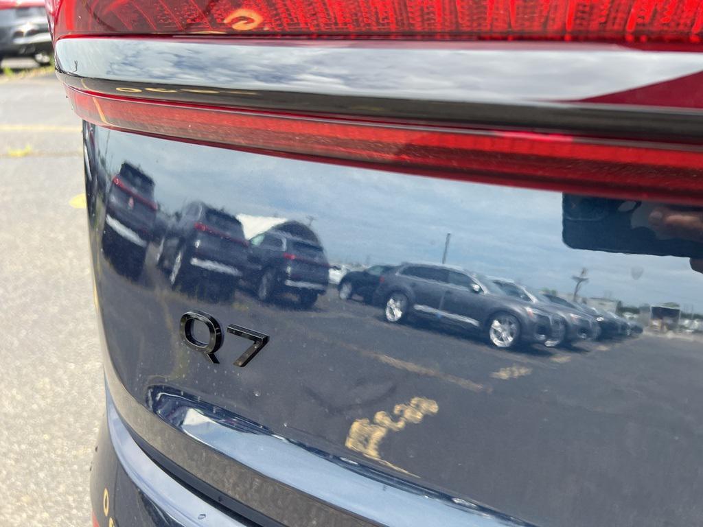 new 2025 Audi Q7 car, priced at $71,580