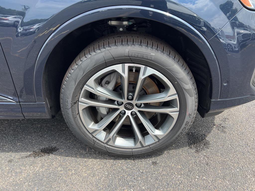 new 2025 Audi Q7 car, priced at $71,580