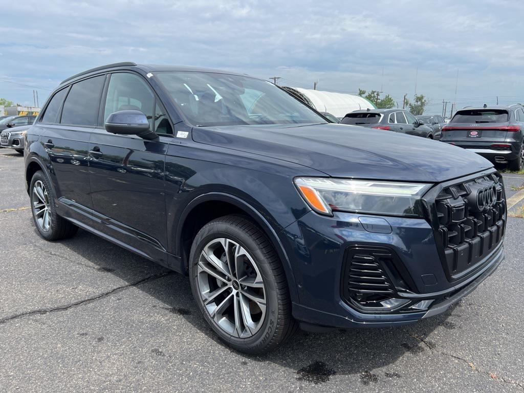 new 2025 Audi Q7 car, priced at $71,580