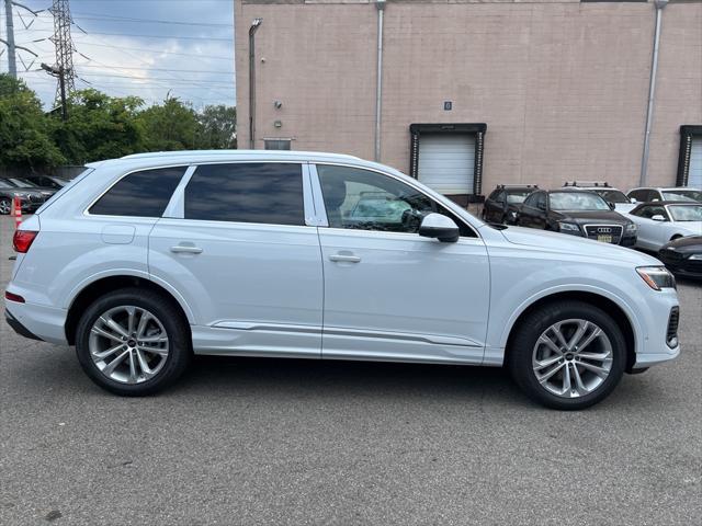 new 2025 Audi Q7 car, priced at $71,830