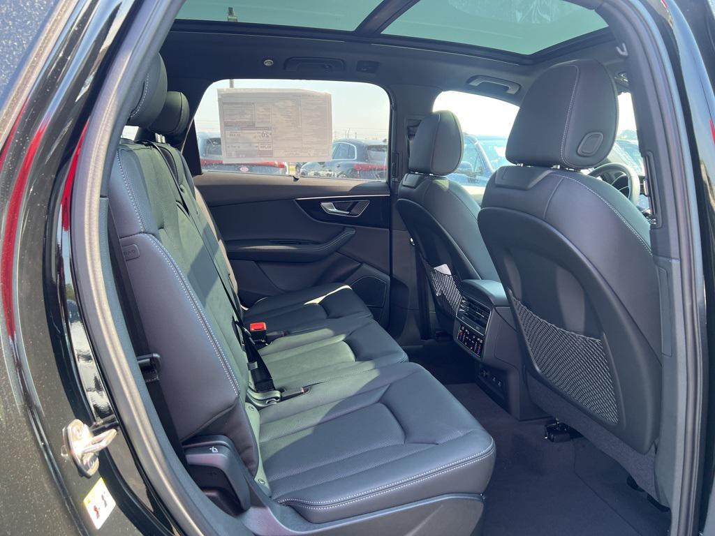 new 2025 Audi Q7 car, priced at $76,480