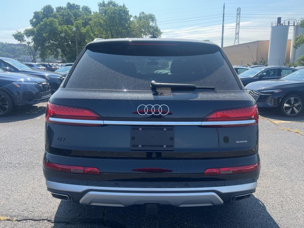 new 2025 Audi Q7 car, priced at $76,480