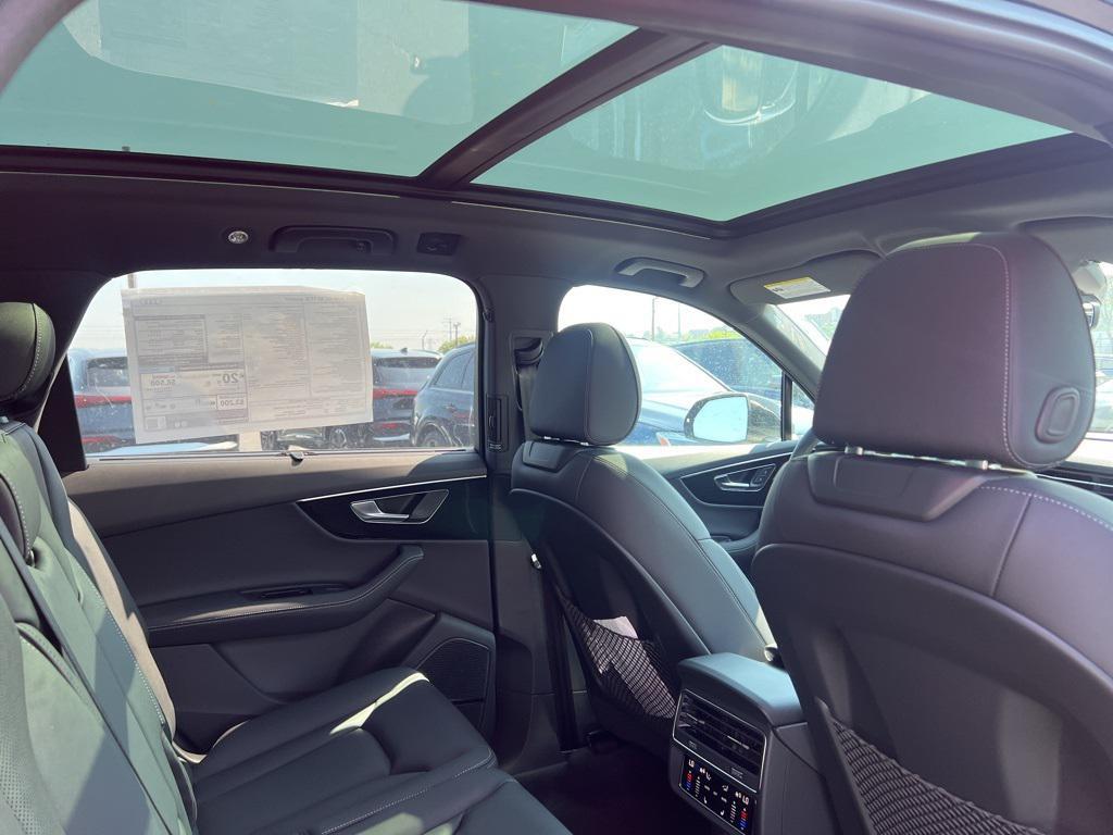 new 2025 Audi Q7 car, priced at $76,480