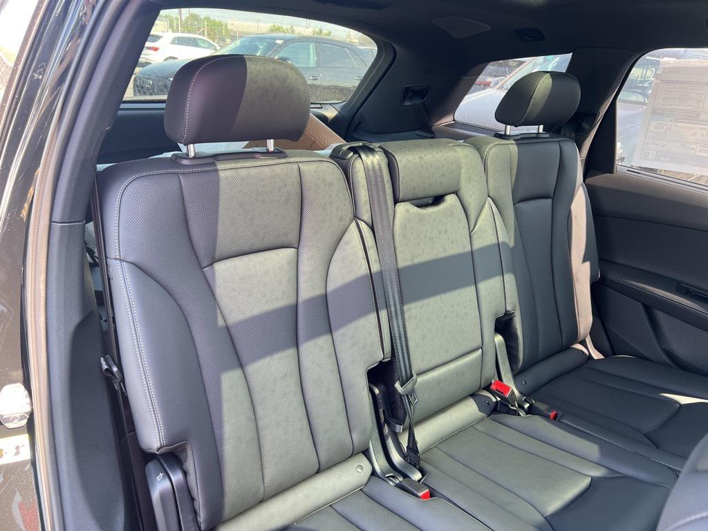 new 2025 Audi Q7 car, priced at $76,480