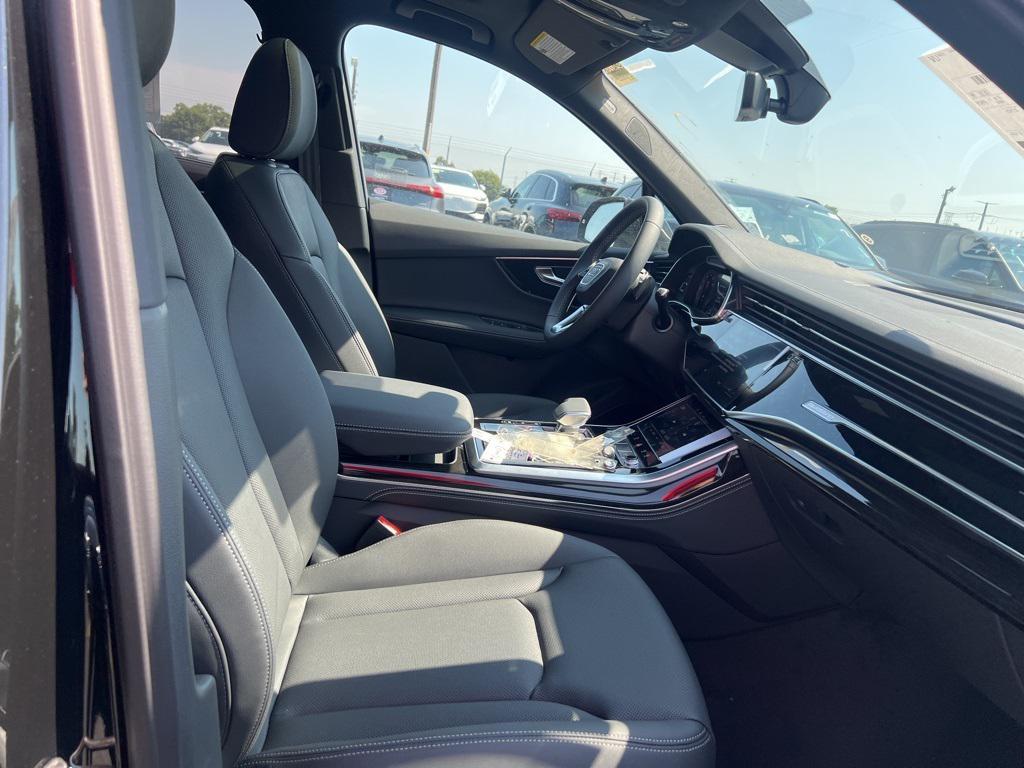 new 2025 Audi Q7 car, priced at $76,480