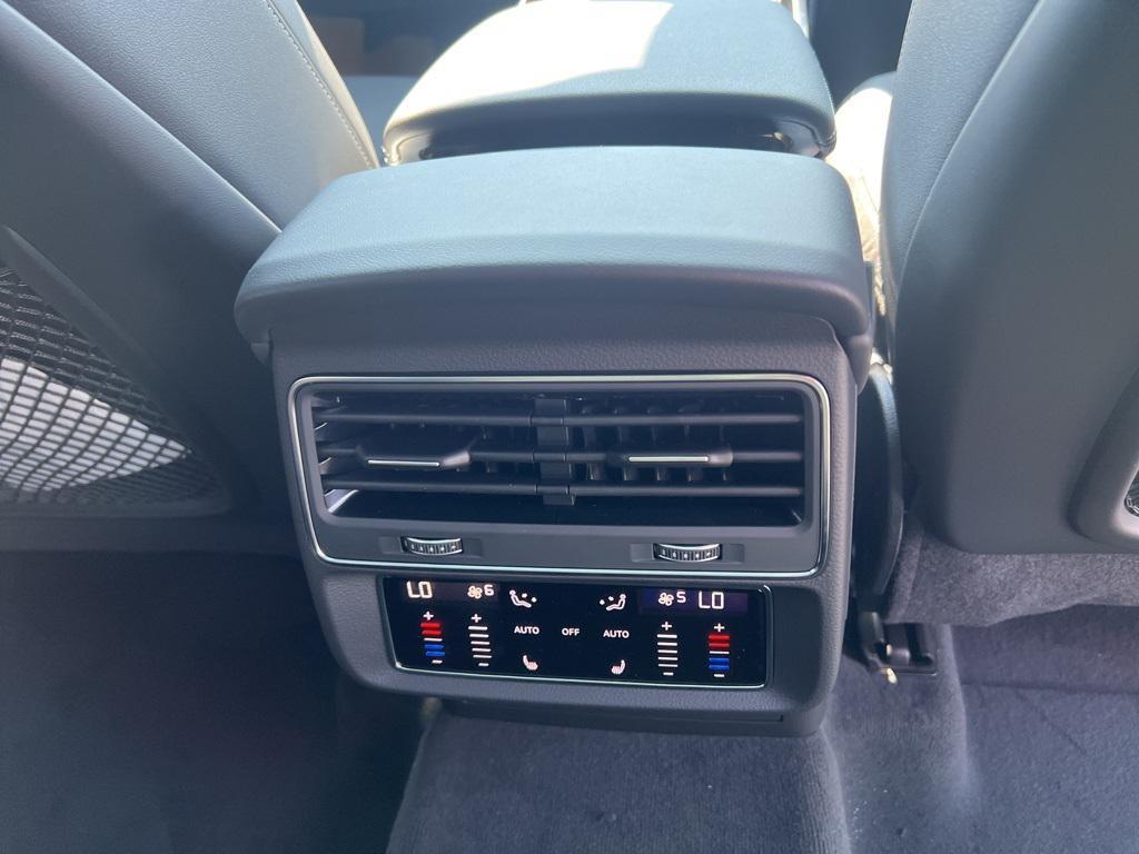 new 2025 Audi Q7 car, priced at $76,480