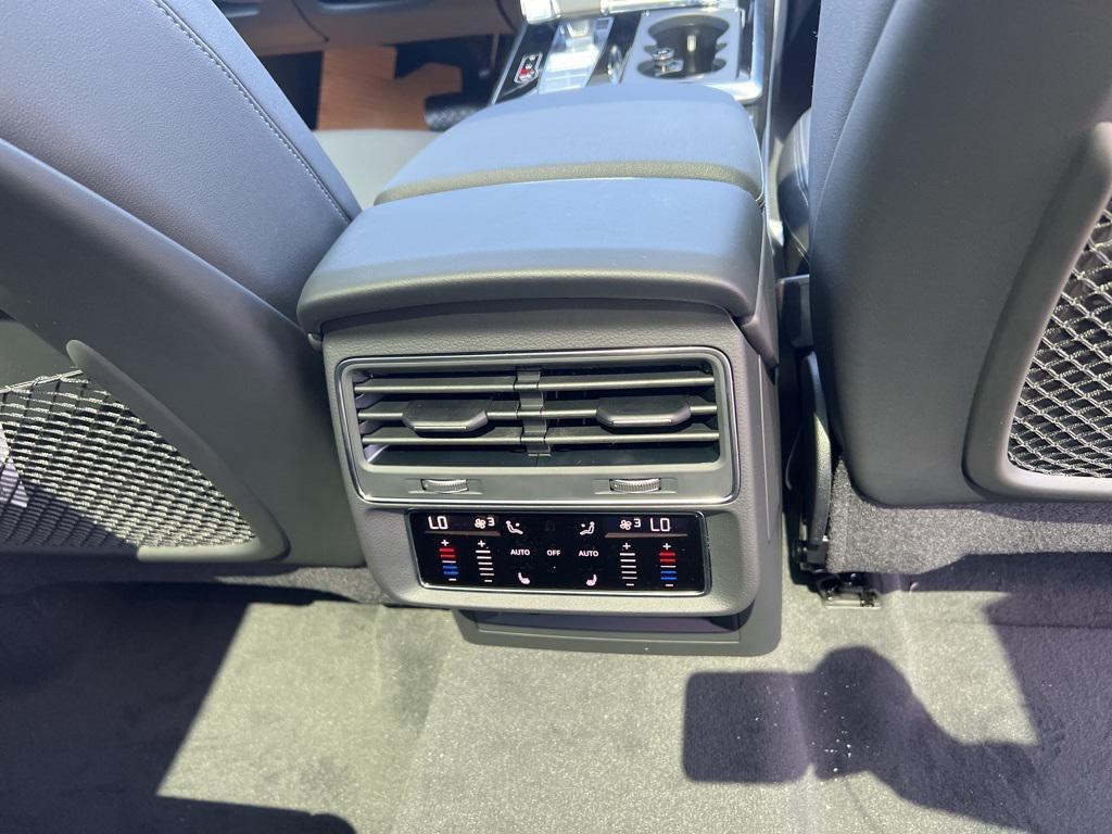 new 2025 Audi Q7 car, priced at $76,335