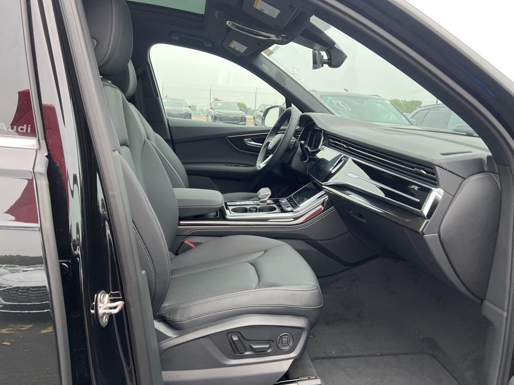 new 2025 Audi Q7 car, priced at $76,335
