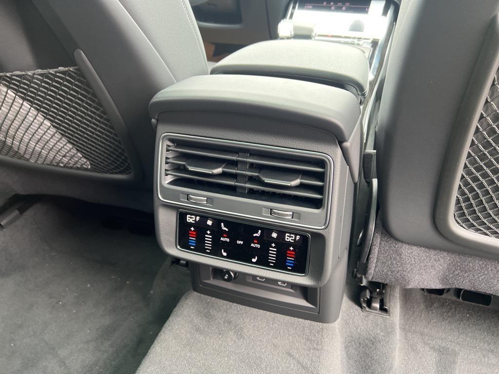 new 2025 Audi Q7 car, priced at $76,335