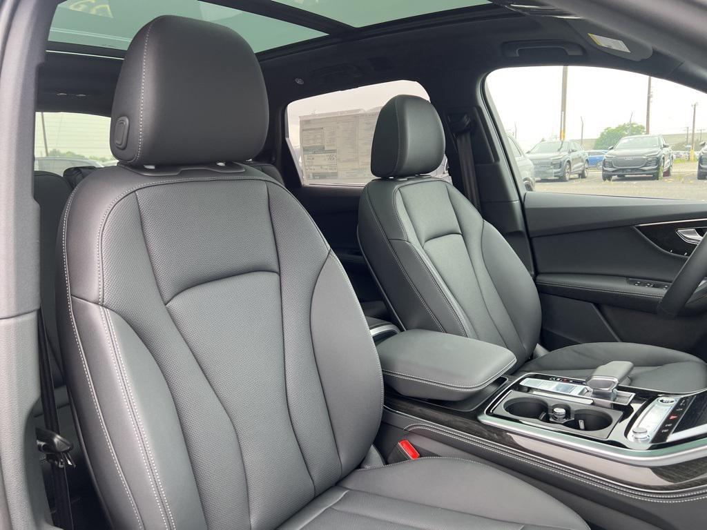 new 2025 Audi Q7 car, priced at $76,335
