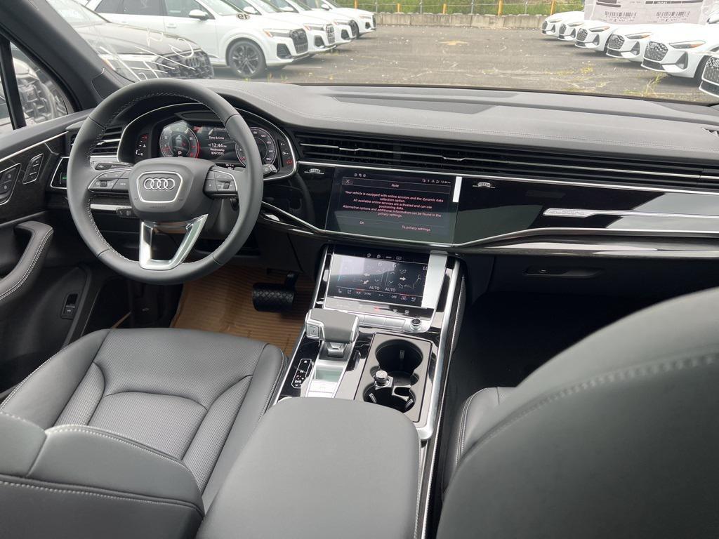 new 2025 Audi Q7 car, priced at $76,335