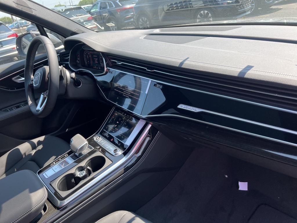 new 2025 Audi Q7 car, priced at $76,335