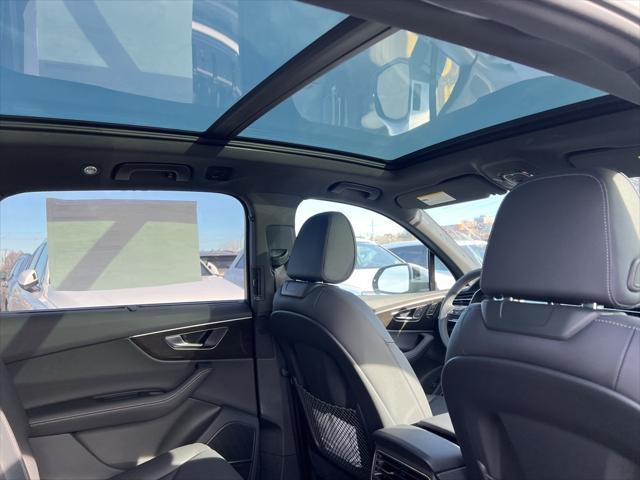new 2025 Audi Q7 car, priced at $77,880