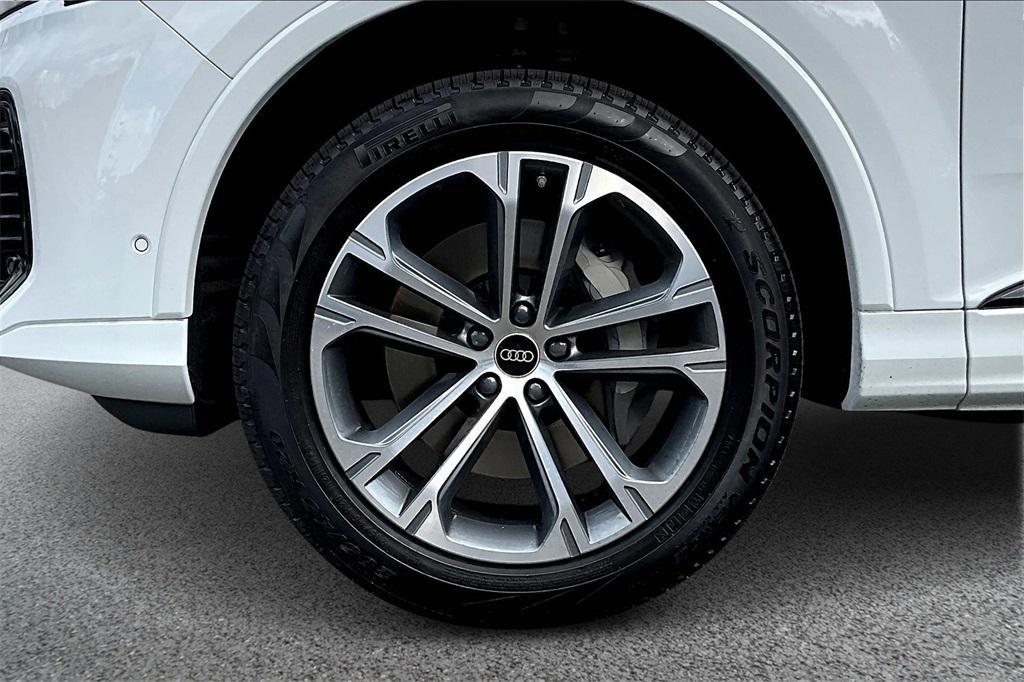 new 2026 Audi Q7 car, priced at $68,445