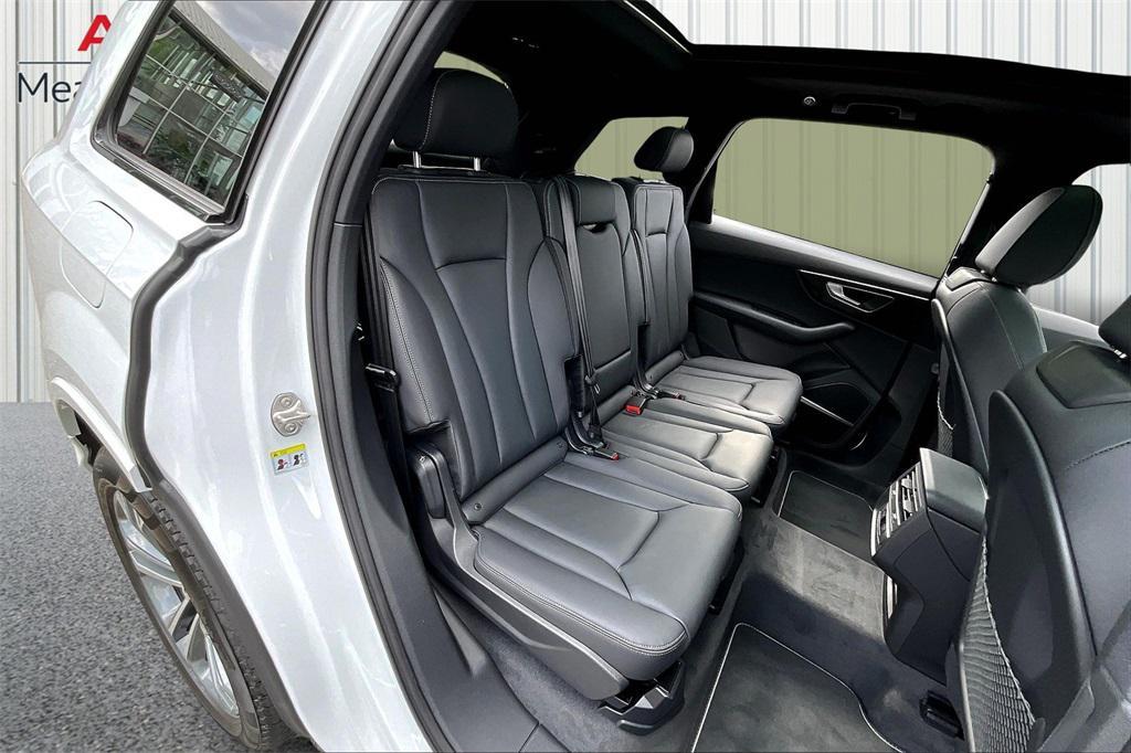 new 2026 Audi Q7 car, priced at $68,445