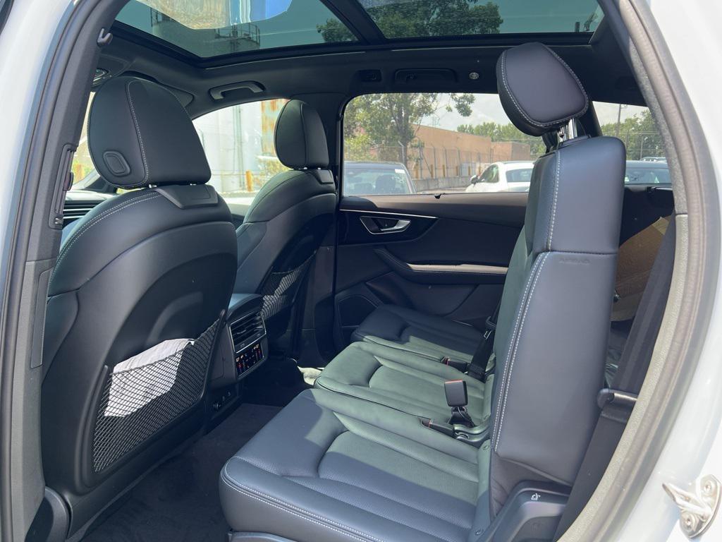 new 2025 Audi Q7 car, priced at $83,880