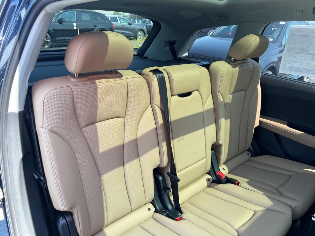 new 2025 Audi Q7 car, priced at $77,580