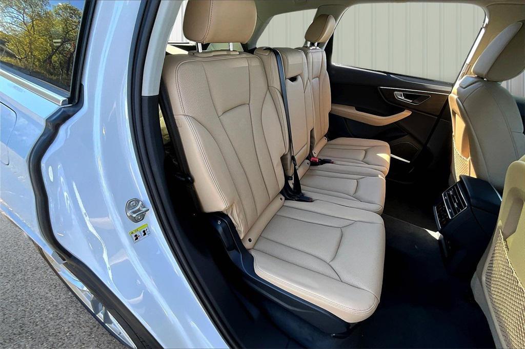 new 2025 Audi Q7 car, priced at $76,480