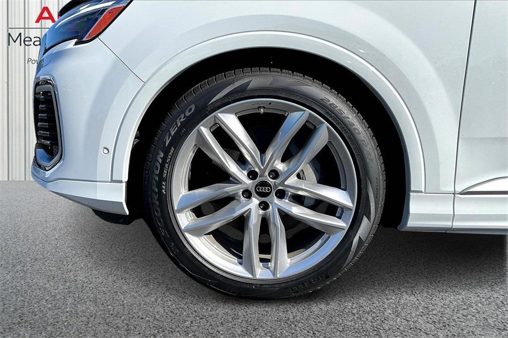 new 2025 Audi Q7 car, priced at $76,480