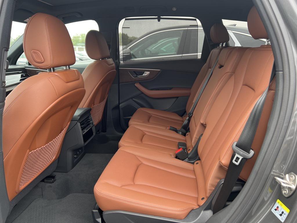 new 2025 Audi Q7 car, priced at $76,335