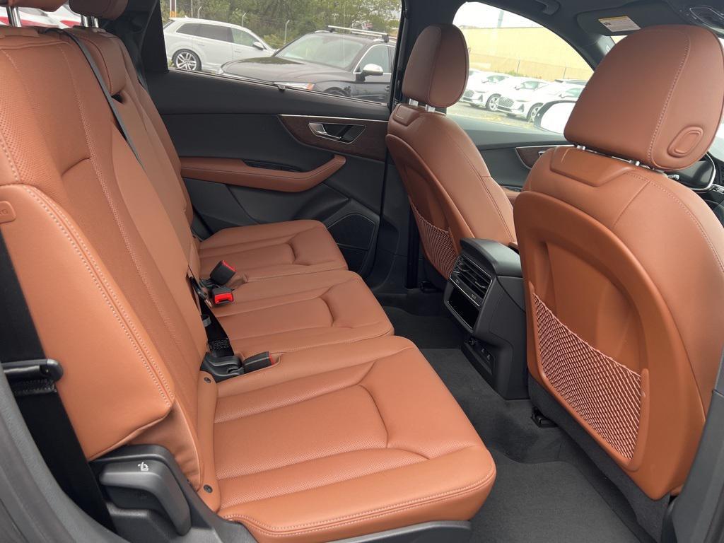 new 2025 Audi Q7 car, priced at $76,335