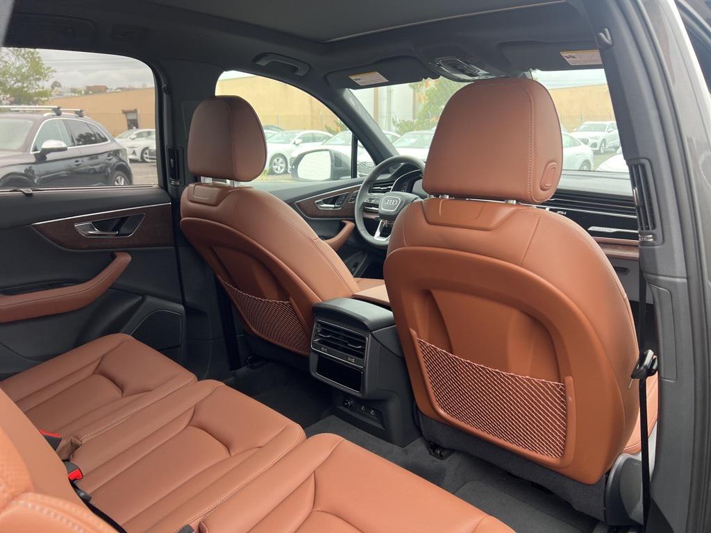 new 2025 Audi Q7 car, priced at $76,335