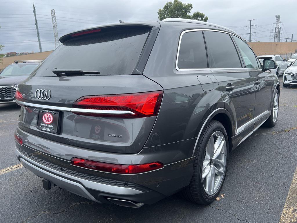 new 2025 Audi Q7 car, priced at $76,335