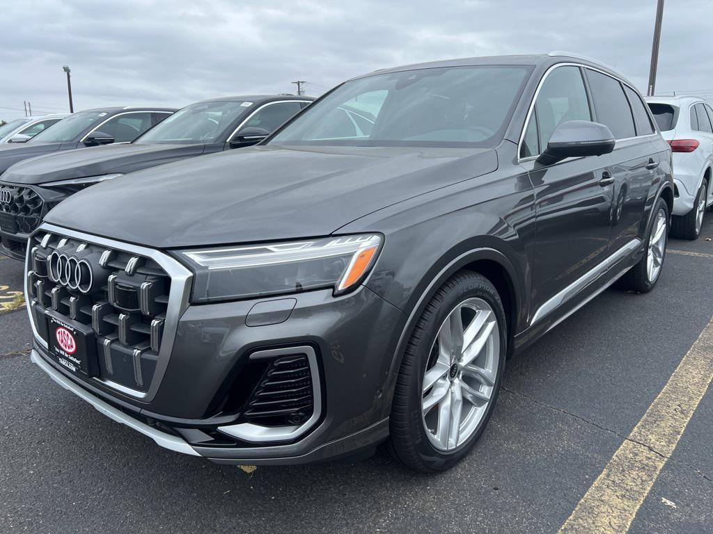 new 2025 Audi Q7 car, priced at $76,335